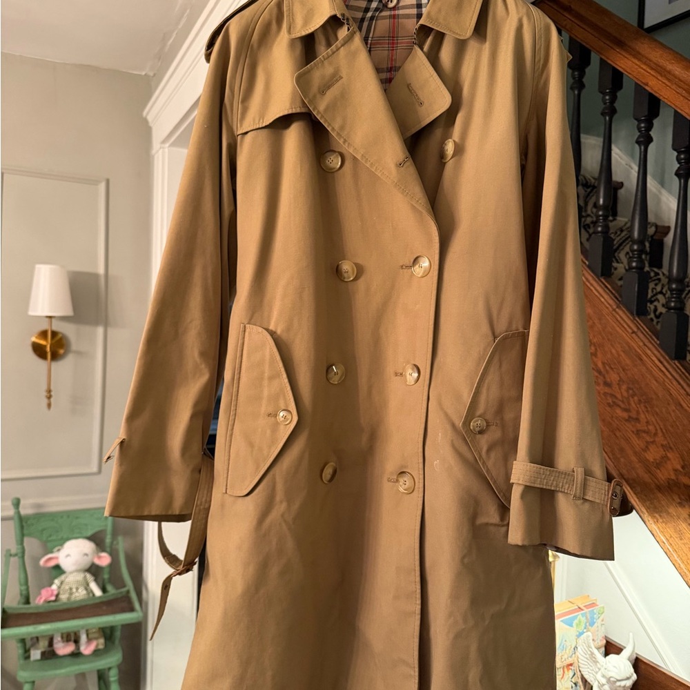 Classic Tan Trench Coat - Men’s
